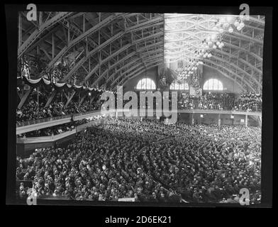 Convention Floorscene bei der 1904 Republican National Convention, The Chicago Coliseum, 1513 South Wabash Avenue, Chicago, Illinois, 21. Juni 1904. Stockfoto