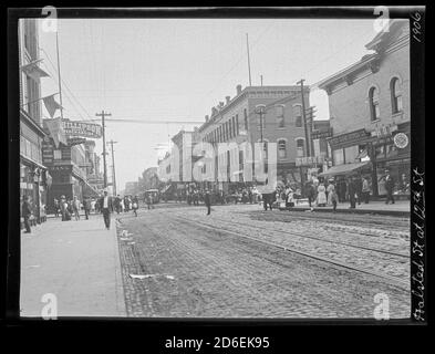 Blick auf Halsted Street an der Kreuzung Madison Street, Chicago, Illinois, 1906. Stockfoto