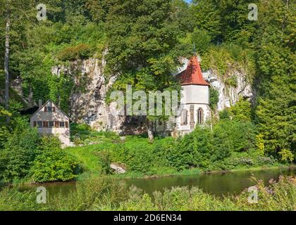 Deutschland, Baden-Württemberg, Dörzbach, die Kapelle 'S t. Wendel zum Stein' ist eine spätgotische Wallfahrtskapelle auf der Jagst in der NSG St. Wendel zum Stein mit dem gleichen Namen. Stockfoto