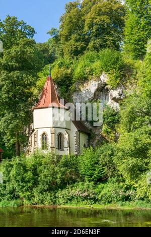 Deutschland, Baden-Württemberg, Dörzbach, die Kapelle 'S t. Wendel zum Stein' ist eine spätgotische Wallfahrtskapelle auf der Jagst in der NSG St. Wendel zum Stein mit dem gleichen Namen. Stockfoto