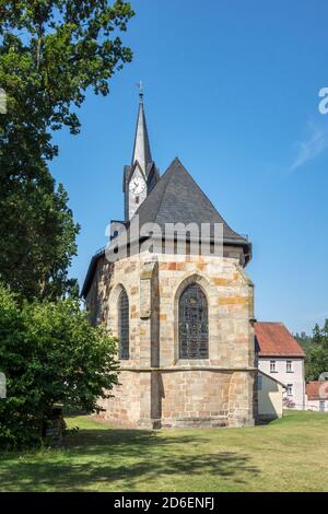 Deutschland, Bayern, Rödental - Mönchröden, ehemaliges Kloster Mönchröden, Klosterkirche, spätgotische 15. Jahrhundert, seit 1971 Evangelisch-Lutherische Christuskirche. Das Kloster Mönchröden, 1149 gegründet und 1531 aufgelöst, ist ein ehemaliges Benediktinerkloster im Rödentalbezirk Mönchröden. Es war der Diözese Würzburg untergeordnet. Stockfoto