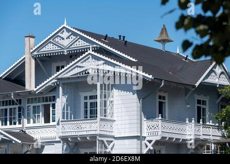 Deutschland, Mecklenburg-Vorpommern, Binz, Gebäude im Stil der Resort-Architektur Stockfoto