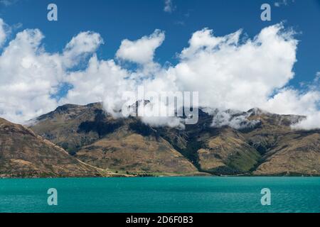 Blick über den Lake Wakatipu auf die Thomson Mountains, Queenstown, Otago, Südinsel, Neuseeland, Ozeanien Stockfoto