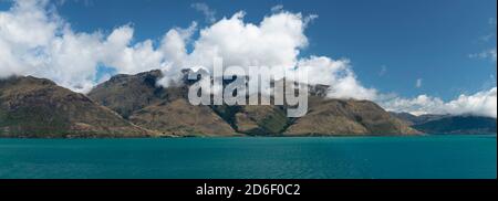 Blick über den Lake Wakatipu auf die Thomson Mountains, Queenstown, Otago, Südinsel, Neuseeland, Ozeanien Stockfoto