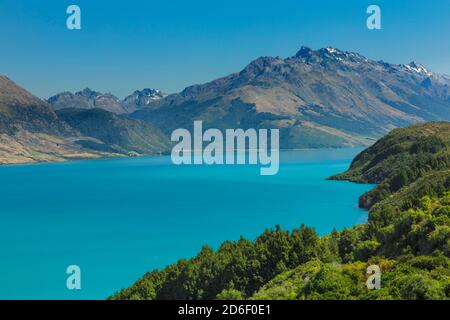 Blick über den Lake Wakatipu auf die Thomson Mountains, Queenstown, Otago, Südinsel, Neuseeland, Ozeanien Stockfoto