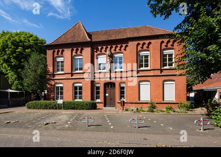 Deutschland, Dorsten, Lippe, Ruhrgebiet, Naturpark hohe Mark Westmünsterland, Münsterland, Westfalen, Nordrhein-Westfalen, Pfarrhaus St. Agatha Kirche, katholische Pfarrkirche *** Ortsüberschrift *** Stockfoto