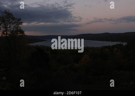 Bild der Fingerseen an einem bewölkten Tag. Stockfoto
