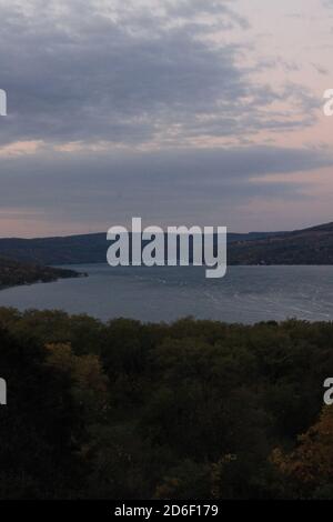 Bild der Fingerseen an einem bewölkten Tag. Stockfoto