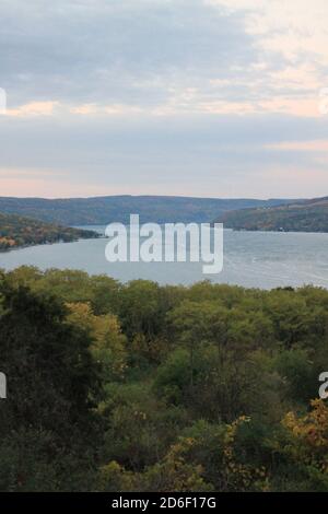 Bild der Fingerseen an einem bewölkten Tag. Stockfoto