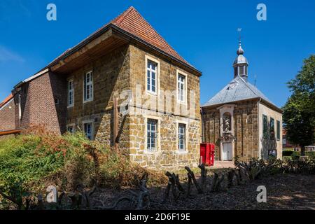 Deutschland, Dorsten-Lembeck, Lippe, Ruhrgebiet, Naturpark hohe Mark Westmünsterland, Münsterland, Westfalen, Nordrhein-Westfalen, Nordrhein-Westfalen, Michaelisstift, St. Michaeliskapelle, ehemals Karmelitinnenkloster *** Ortsüberschrift *** Stockfoto