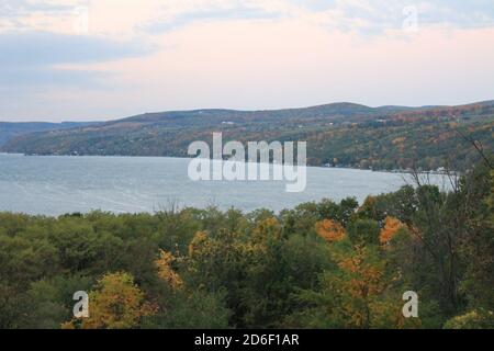 Bild der Fingerseen an einem bewölkten Tag. Stockfoto
