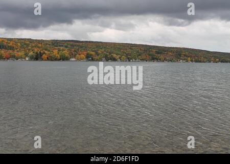 Bild der Fingerseen an einem bewölkten Tag. Stockfoto