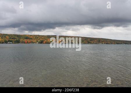 Bild der Fingerseen an einem bewölkten Tag. Stockfoto