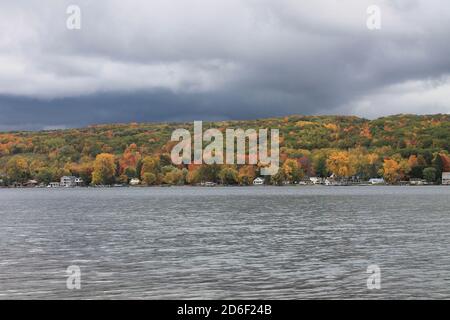 Bild der Fingerseen an einem bewölkten Tag. Stockfoto