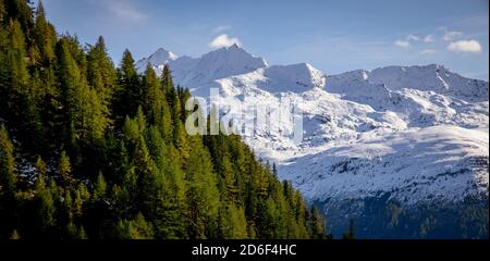 Die Schweizer Alpen - herrliche Aussicht über die Berge von Schweiz Stockfoto