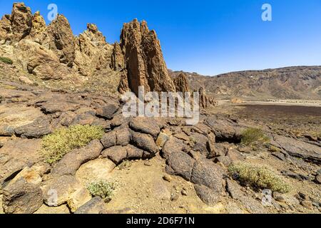 Wanderung zu den Felsformationen "Roques de Garcia" am großen Krater im Nationalpark El Teide, Teneriffa, Spanien Stockfoto