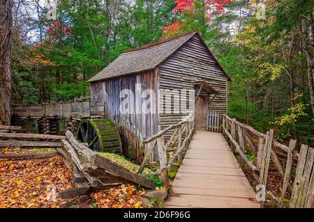 Die Cable Grist Mill ist im John P. Cable Mill Complex im Great Smoky Mountains National Park am 2. November 2017 in Townsend, Tennessee abgebildet. Stockfoto
