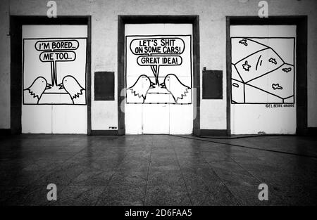 Cartoon, Secret Walls Gallery, Graffiti-Ausstellung, bewusst ohne Bühnennamen, während der Corona-Krise, Bonatz-Gebäude des Stuttgarter Hauptbahnhofs, Baden-Württemberg, Deutschland Stockfoto