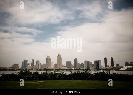 Blick auf die Skyline von San Diego von Coronado Stockfoto