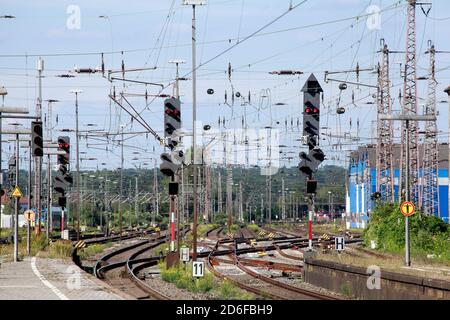 Bahnsysteme am Hauptbahnhof Osnabrück, Osnabrück, Niedersachsen, Deutschland, Europa Stockfoto