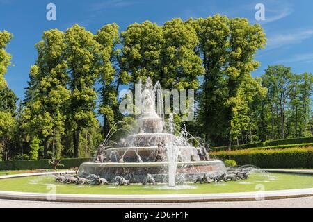 Latonabrunnen auf Schloss Herrenchiemsee, Herreninsel im Chiemsee, Oberbayern, Deutschland Stockfoto