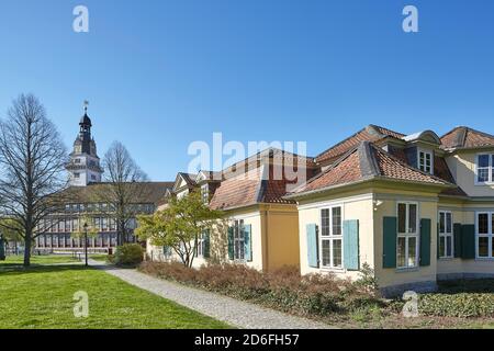 Deutschland, Niedersachsen, Wolfenbüttel, Lessinghaus, Baujahr 1733, Spätbarock, Hofbeamtenhaus, 1777-1781 Wohnhaus von Gotthold Ephraim Lessing, im Hintergrund Wohnpalais Stockfoto