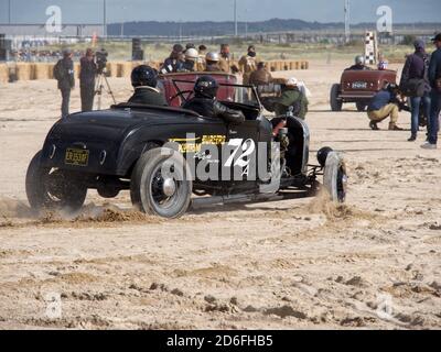 Ouistreham, Frankreich 26. September 2020 Normandy Beach Race zweite Auflage von Oldcar- und Motorrad-Rallyes am Strand, Schwarz-Weiß-Foto von FORD Stockfoto