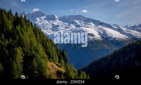 Die Schweizer Alpen - herrliche Aussicht über die Berge von Schweiz Stockfoto