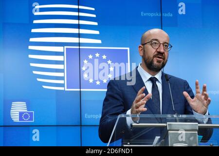 (201017) -- BRÜSSEL, 17. Oktober 2020 (Xinhua) -- der Präsident des Europäischen Rates Charles Michel nimmt an einer Pressekonferenz nach dem EU-Gipfel in Brüssel, Belgien, am 16. Oktober 2020 Teil. Der Europäische Rat hat seinen zweitägigen Gipfel am Freitagnachmittag abgeschlossen. (Europäische Union/Handout über Xinhua) Stockfoto