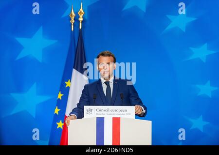 (201017) -- BRÜSSEL, 17. Oktober 2020 (Xinhua) -- der französische Präsident Emmanuel Macron nimmt nach dem EU-Gipfel am 16. Oktober 2020 in Brüssel, Belgien, an einer Pressekonferenz Teil. Der Europäische Rat hat seinen zweitägigen Gipfel am Freitagnachmittag abgeschlossen. (Europäische Union/Handout über Xinhua) Stockfoto