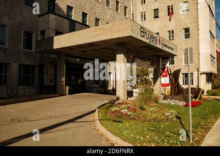Ottawa, Ontario, Kanada - 8. Oktober 2020: Eingang zum Elisabeth Bruyere Hospital in Ottawa. Stockfoto
