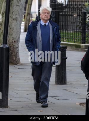 London, Großbritannien. Oktober 2020. Stanley Johnson, der Vater des britischen Premierministers Boris Johnson, wird in London entdeckt. Kredit: SOPA Images Limited/Alamy Live Nachrichten Stockfoto