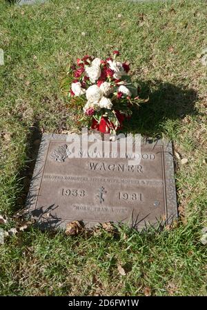 Los Angeles, Kalifornien, USA 16. Oktober 2020 EIN allgemeiner Blick auf die Atmosphäre des Grabes von Natalie Wood im Pierce Brothers Westwood Village Memorial Park am 16. Oktober 2020 in Los Angeles, Kalifornien, USA. Foto von Barry King/Alamy Stockfoto Stockfoto