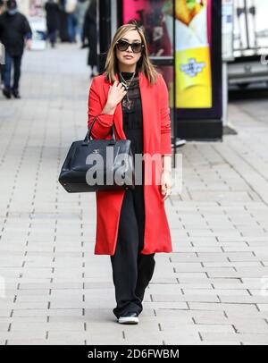 London, Großbritannien. Oktober 2020. Myleene Klass kommt in den Global Radio Studios in London an. Kredit: SOPA Images Limited/Alamy Live Nachrichten Stockfoto