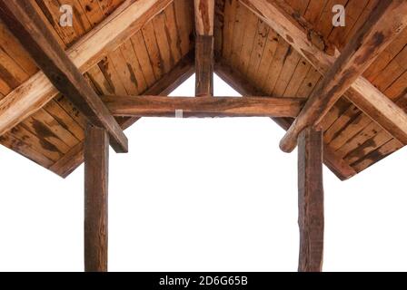 Holzdach eines Eingangs isoliert auf weißem Hintergrund Stockfoto