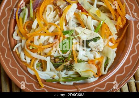 Kya Zan hinga Chicken Consommé Gericht in birmanischer Küche. Stockfoto