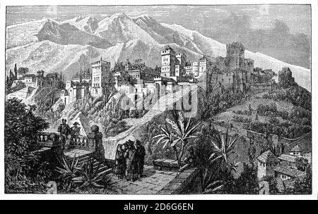 Ein Blick auf die Alhambra aus dem späten 19. Jahrhundert, mit den Bergen der Sierra Nevada im Hintergrund. Das Hotel liegt in Granada, Andalusien, Spanien, wurde ursprünglich als kleine Festung im Jahre 889 n. Chr. auf den Überresten der römischen Befestigungsanlagen gebaut. In der Mitte des 13. Jahrhunderts wurden seine Ruinen vom Nasridenemir Mohammed ben Al-Ahmar des Emirats Granada renoviert und wieder aufgebaut, der seinen heutigen Palast und seine Mauern mit vielen schönen, komplizierten Details errichtete. Nach dem Abschluss der christlichen Reconquista im Jahr 1492 wurde der Ort zum Königlichen Hof von Ferdinand und Isabella. Stockfoto