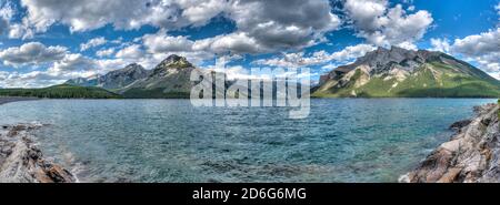 Lake Minnewanka in Kanada. Stockfoto