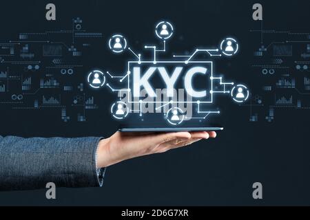 Abstraktes Digitaldisplay mit Konzeptbild KYC. Stockfoto