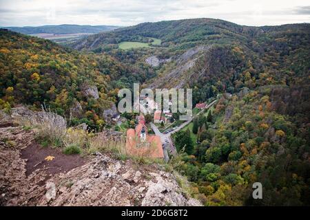 St. john unter der Klippe, kleine Talstadt in der Tschechischen republik Stockfoto