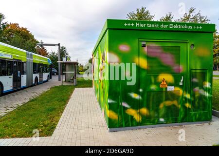 Elektrobus der Stadtwerke Münster, an einer Schnellladestation, Bushaltestelle, Buskraftstelle Dieckmannstraße in Münster Gievenbeck, 16 E-Busse Strom Stockfoto