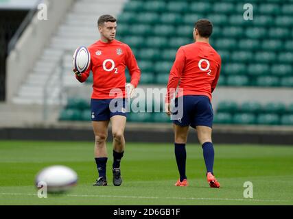 Englands George Ford und Ben Youngs (rechts) während der Trainingseinheit in Twickenham, London. Stockfoto