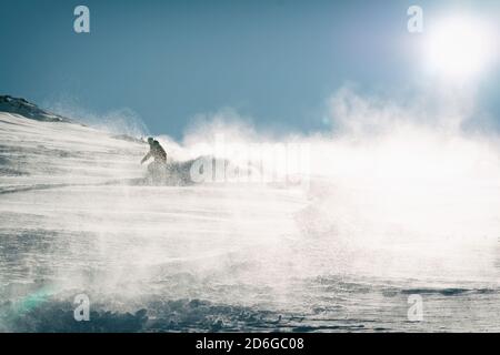 Freeride Powder, Snowboarden in Les deux alpes Resort im Winter, Berge in den französischen alpen, Rhone Alpes in Frankreich Europa Stockfoto