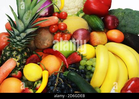 Obst und Gemüse Lebensmittelmix frisch isoliert natürlich gesund Stockfoto