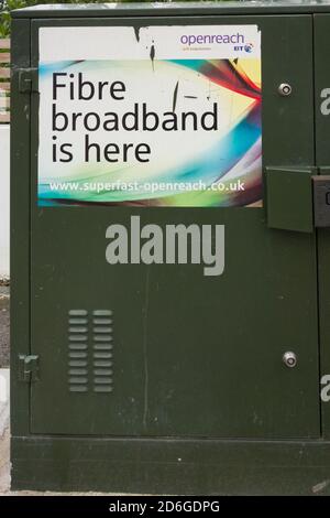 Ein BT OpenReach Fiber Broadband Verteilungspunktschrank, London, Großbritannien Stockfoto