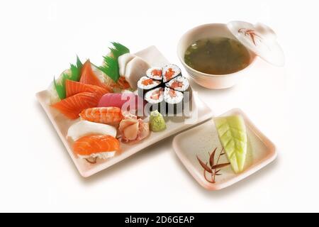 Verschiedene japanische Sushi- und Misosuppe Stockfoto