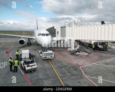 AUCKLAND, NEUSEELAND - 27. Mai 2019: Auckland / Neuseeland - 27 2019. Mai: Vorderansicht des Airbus A320 am Flughafen Auckland Stockfoto