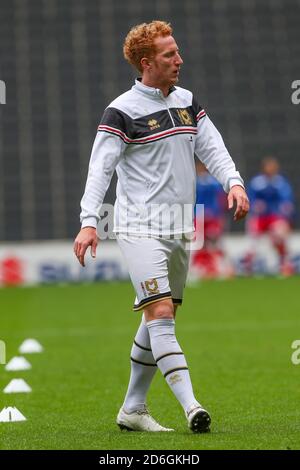 MILTON KEYNES, ENGLAND. 17. OKTOBER 2020, Milton Keynes Dons Kapitän Dean Lewington vor der Sky Bet League ein Spiel zwischen MK Dons und Gillingham im Stadium MK, Milton Keynes am Samstag, 17. Oktober 2020. (Kredit: John Cripps - MI News) Kredit: MI Nachrichten & Sport /Alamy Live Nachrichten Stockfoto