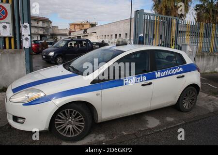 Arzano, Italien. Oktober 2020. Gesamtansicht des Drive-in COVID-19 Tests in Arzano, einem Vorort von Neapel in Süditalien. (Foto: Salvatore Esposito/Pacific Press) Quelle: Pacific Press Media Production Corp./Alamy Live News Stockfoto