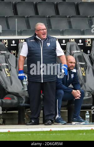 MILTON KEYNES, ENGLAND. 17. OKTOBER 2020, Gillinghams Manager Steve Evans während der ersten Hälfte der Sky Bet League ein Spiel zwischen MK Dons und Gillingham im Stadium MK, Milton Keynes am Samstag, 17. Oktober 2020. (Kredit: John Cripps - MI News) Kredit: MI Nachrichten & Sport /Alamy Live Nachrichten Stockfoto